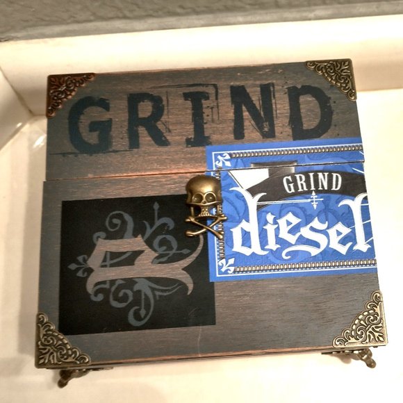 Suenos de Saundra Upcycled Rare Grind Diesel Cedar Cigar Box, ARTFUL STORAGE - Picture 13 of 15